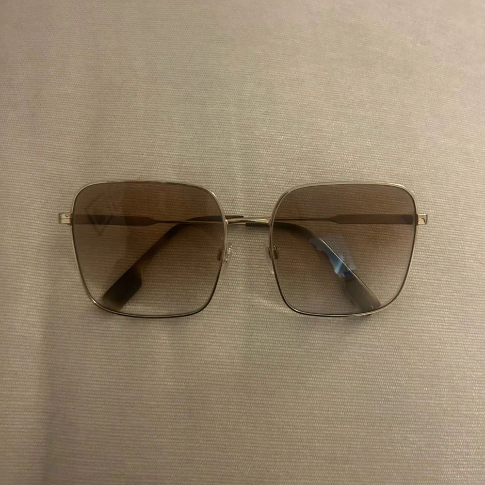 NWOT Burberry B3119 1313/13 Jude Gold Square Sunglasses
